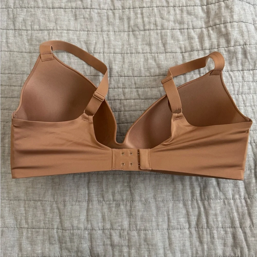 Uniqlo Seamless Tan Bra (38/40 C D DD) (NWOT)